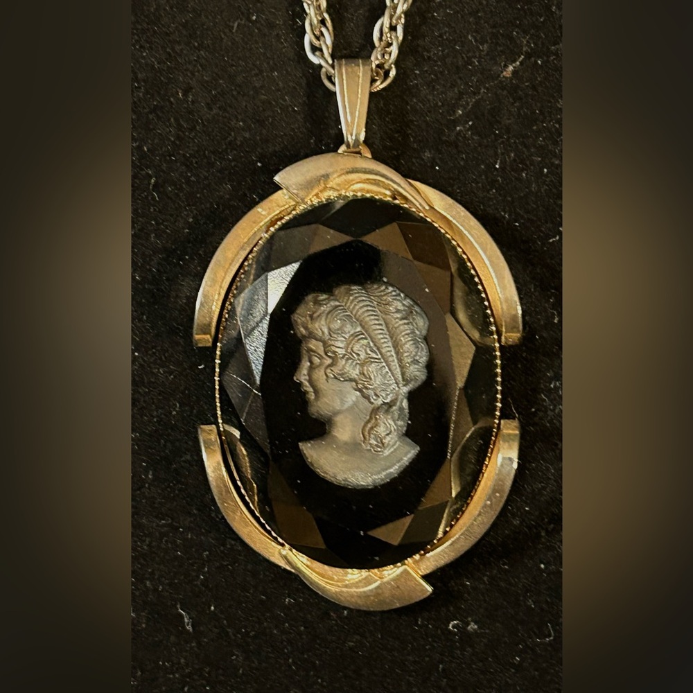 Vintage intaglio “cameo” necklace. Black “faux onyx” stone engraved with face